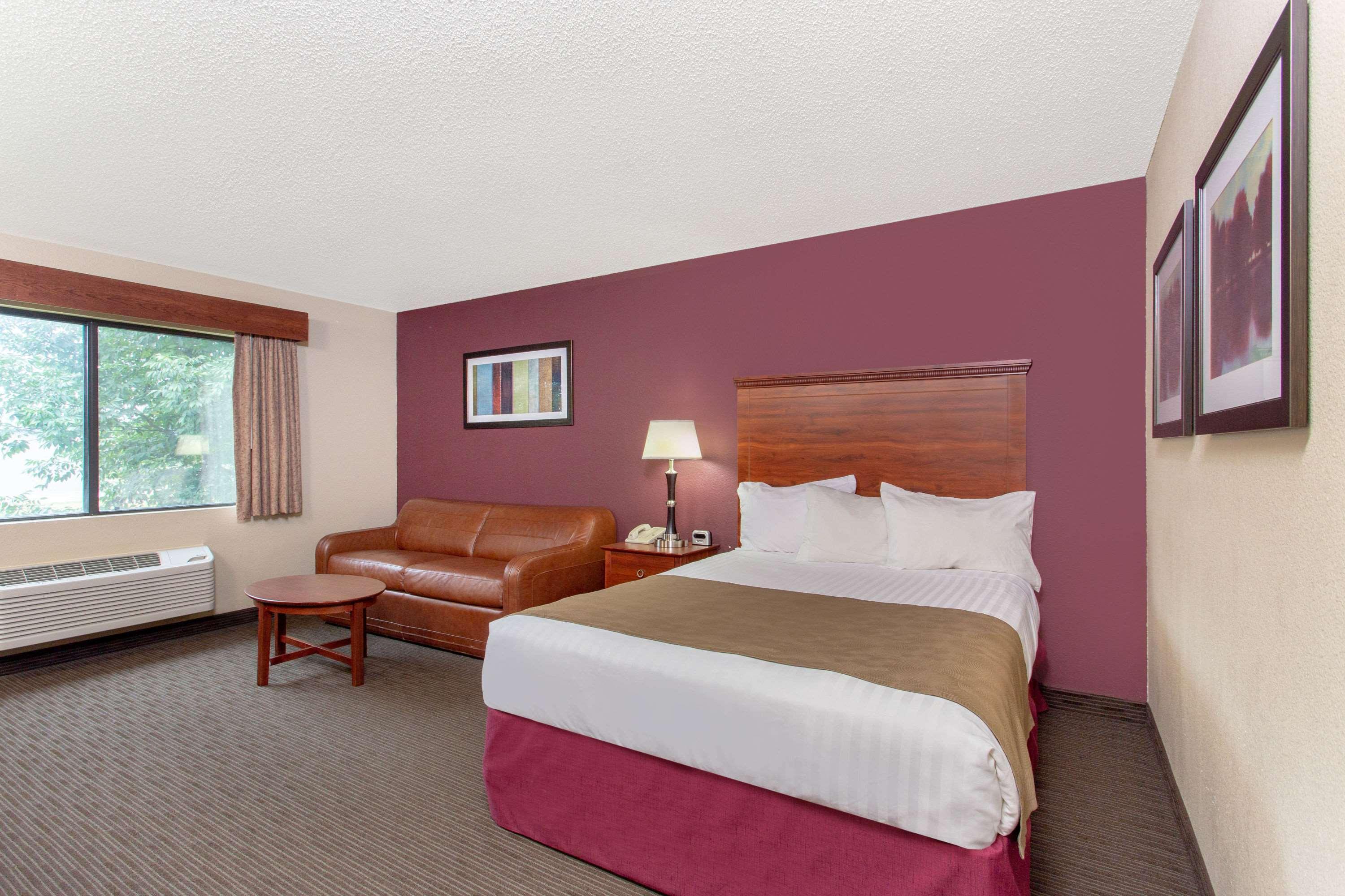 Americinn By Wyndham New London Exterior photo
