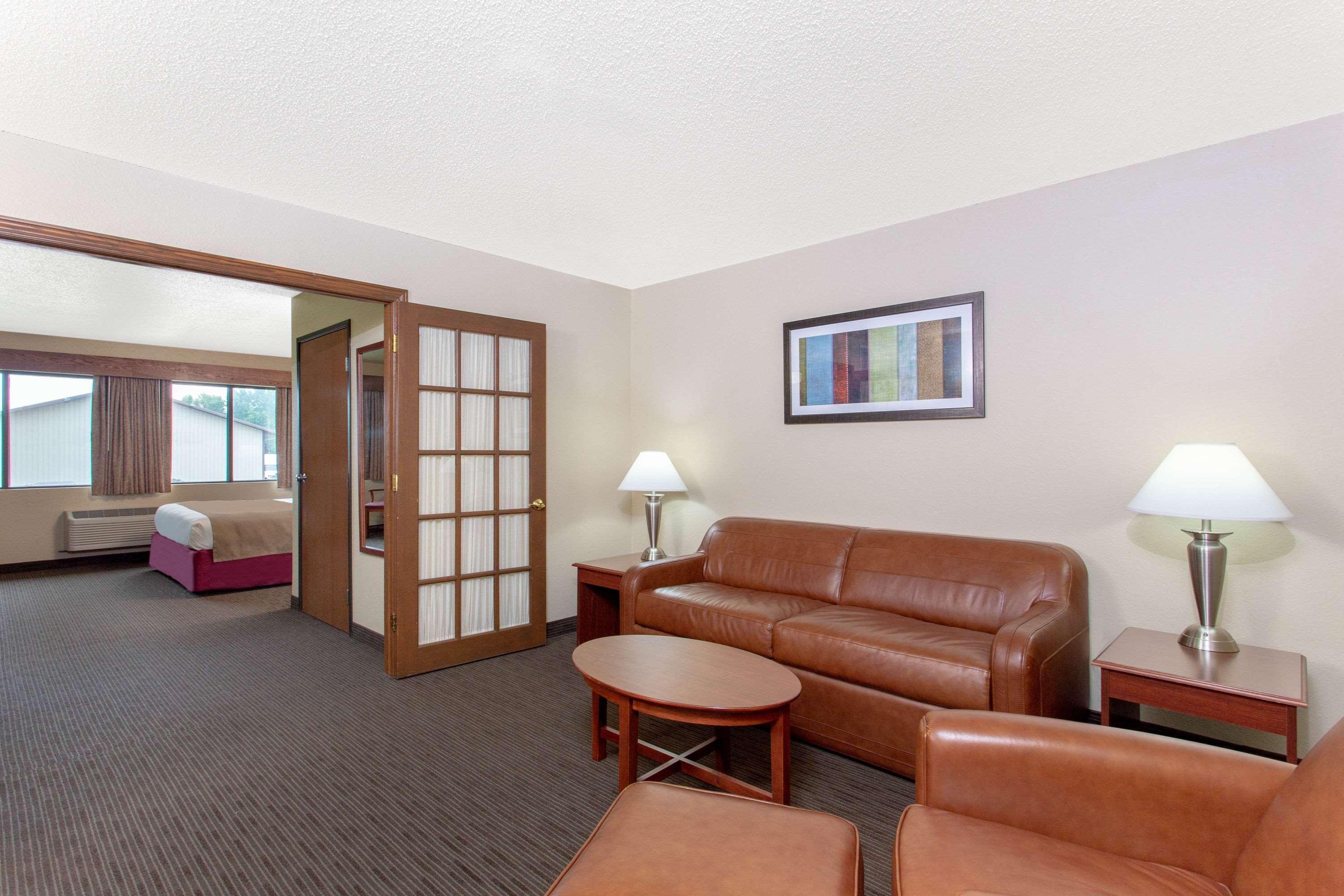Americinn By Wyndham New London Exterior photo