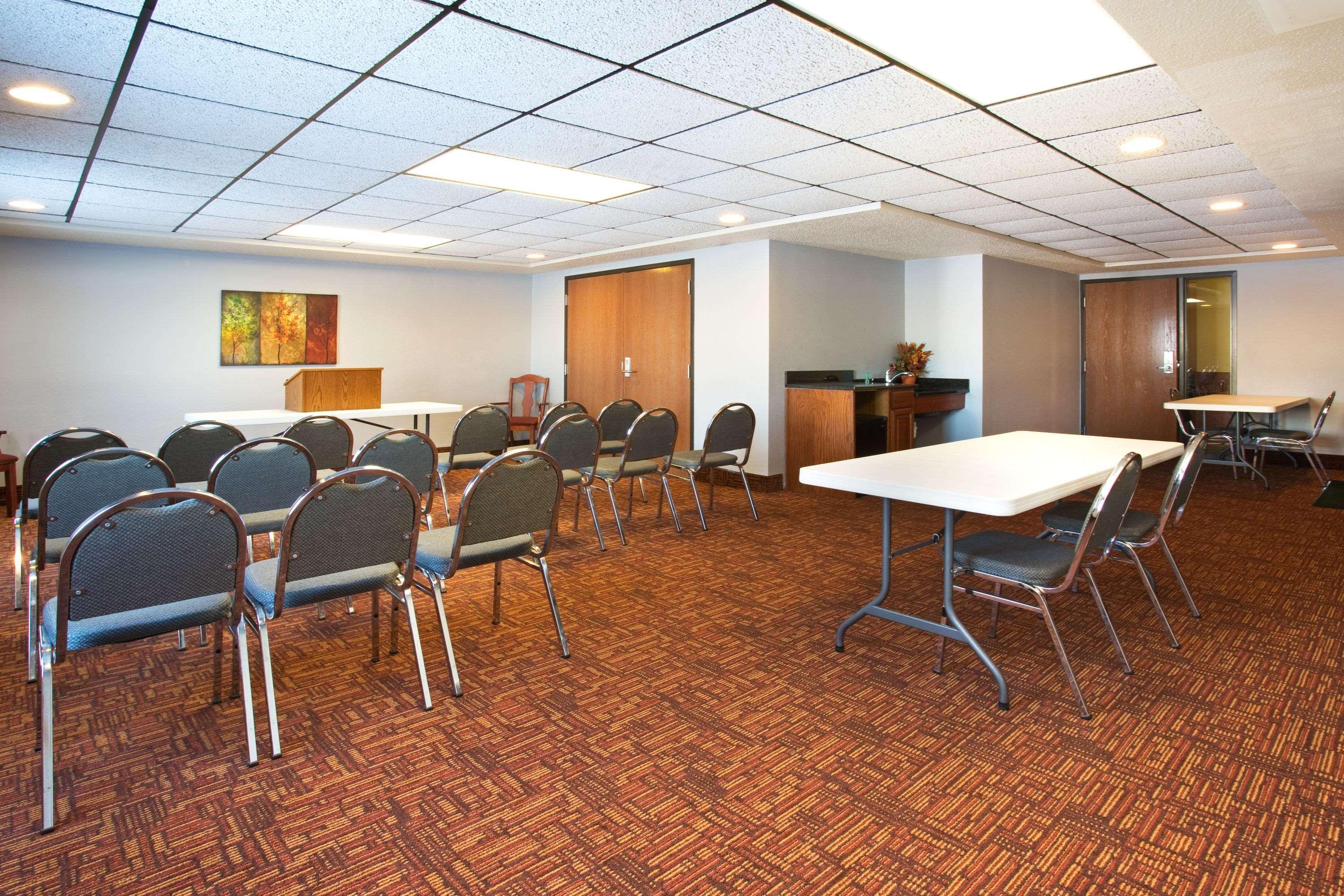 Americinn By Wyndham New London Exterior photo