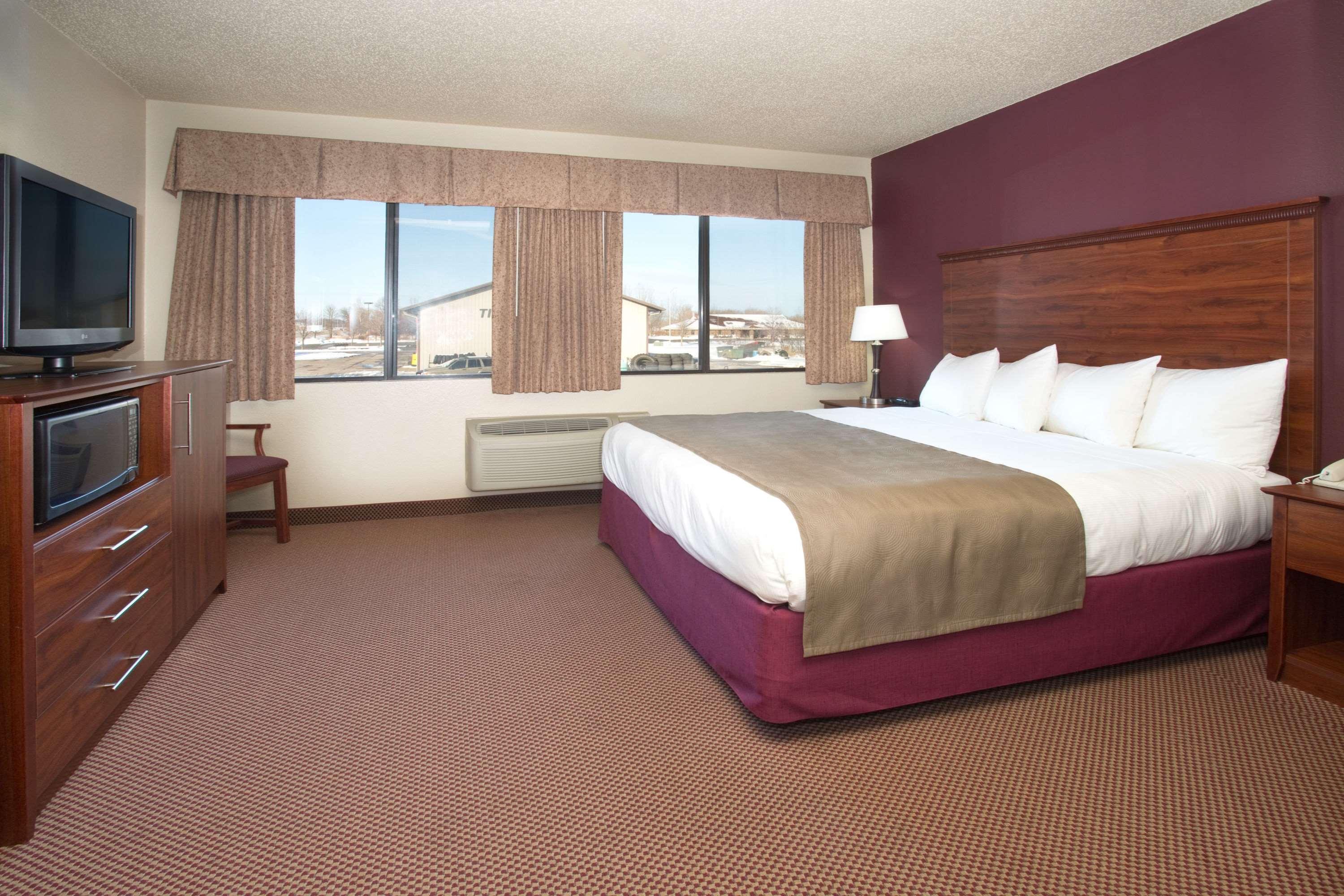 Americinn By Wyndham New London Exterior photo