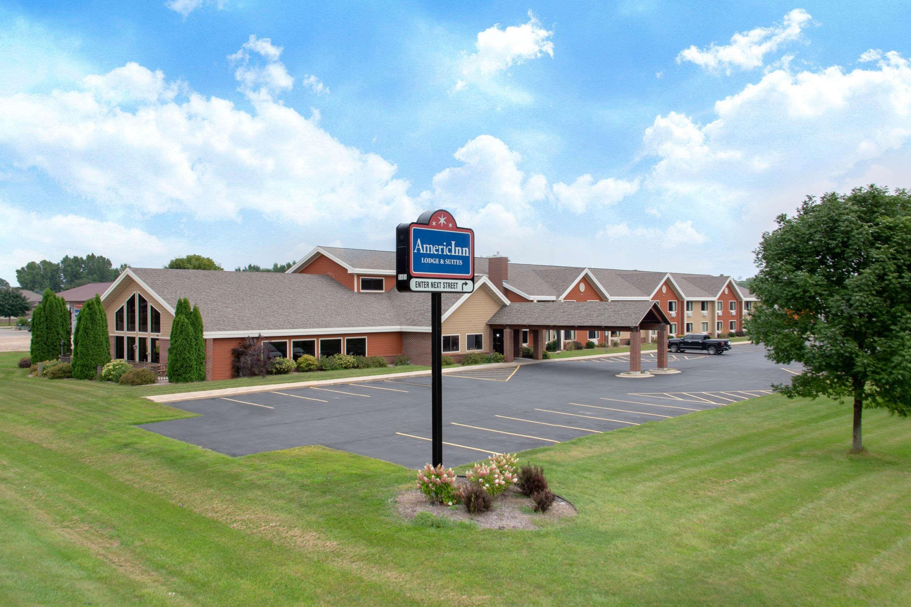 Americinn By Wyndham New London Exterior photo